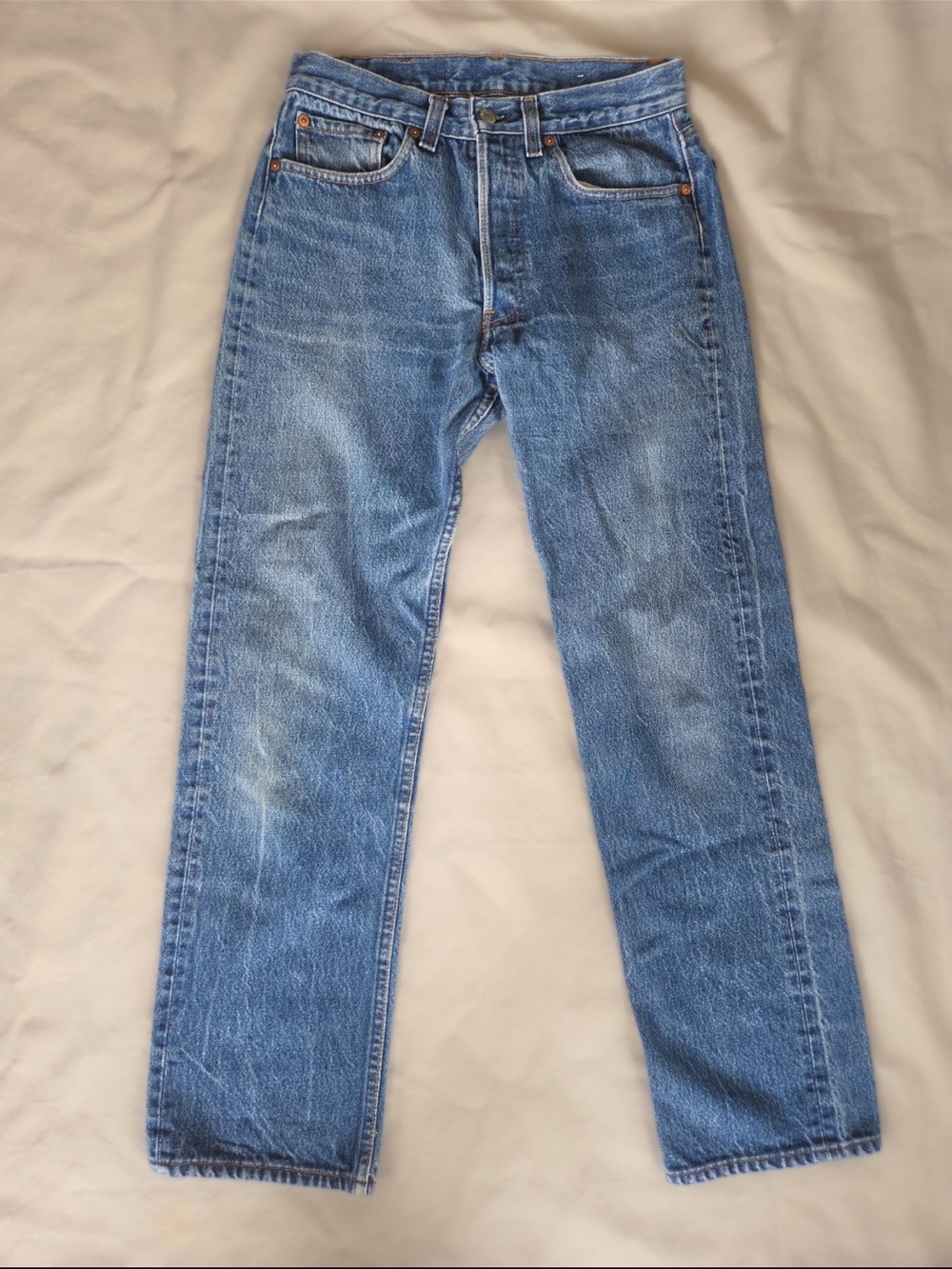 Vintage Levi's 501 30x33 — fits like 28” - Picture 2 of 9